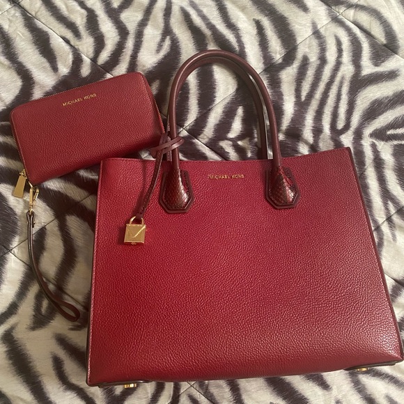 Michael Kors bag and wallet